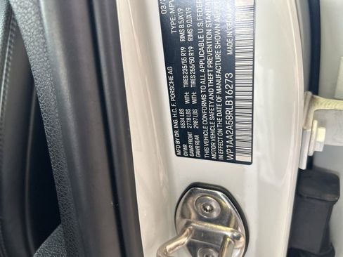 Used 2024 Porsche Macan image 43