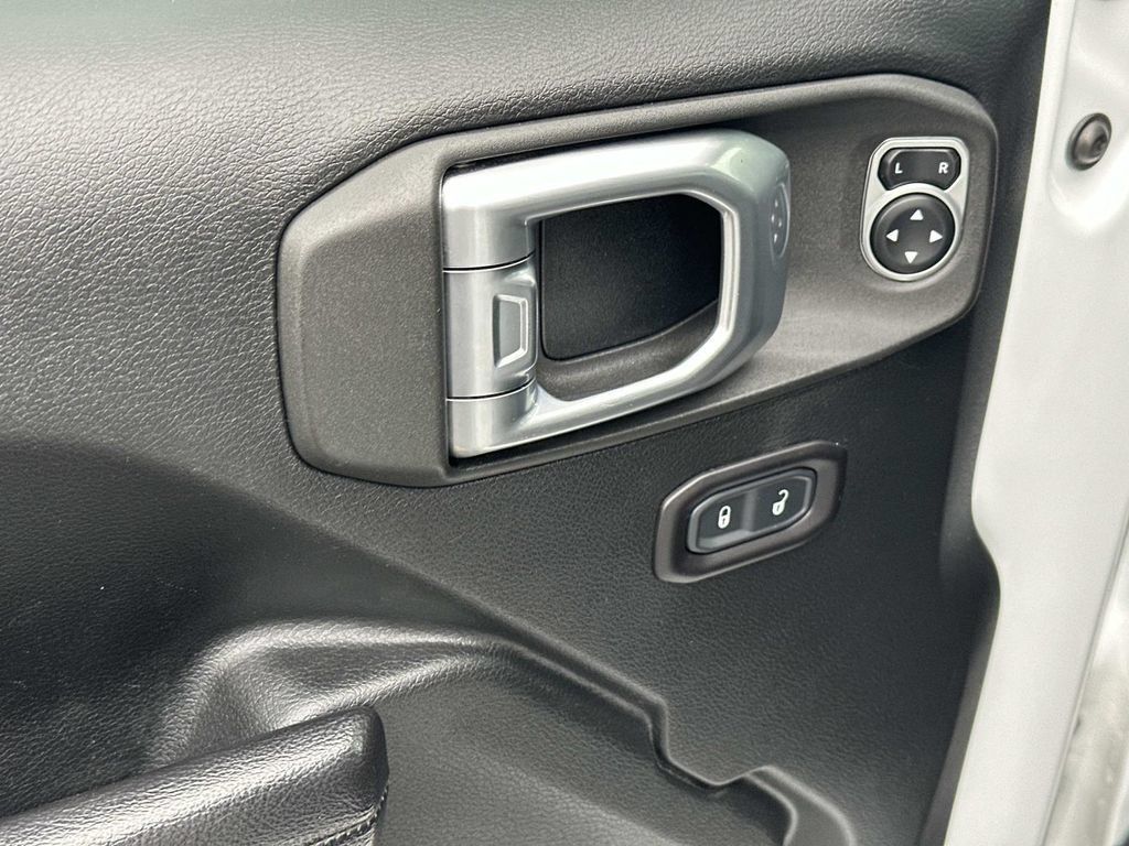 Used 2018 Jeep Wrangler Unlimited Sport S AWD/4WD image 15