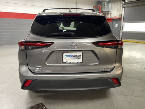 Used 2026 Toyota Highlander XLE image 9
