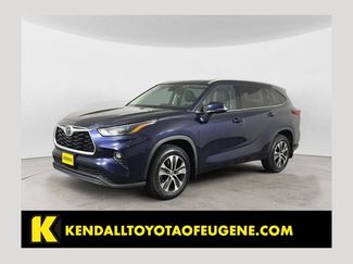 Used 2022 Toyota Highlander XLE AWD/4WD video 1