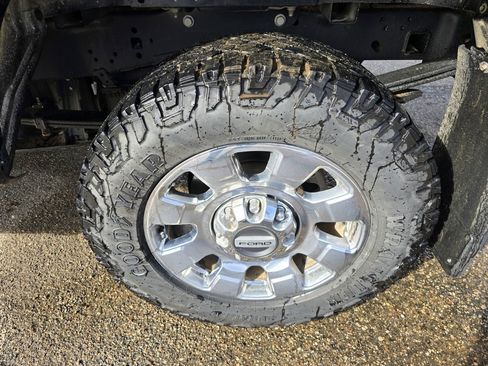 Used 2023 Ford F250 Lariat w/ Chrome Package image 11