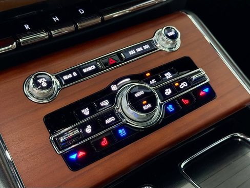 Used 2021 Lincoln Aviator Reserve w/ Equipment Group 202A AWD/4WD image 16