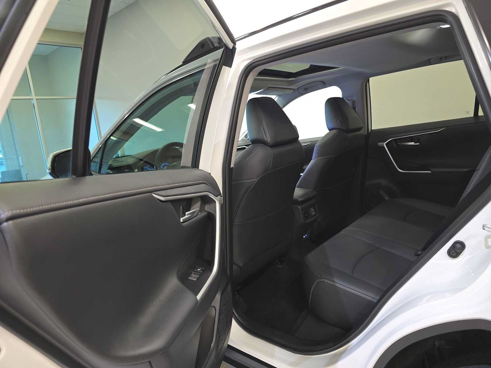 Certified 2025 Toyota RAV4 Limited w/ Advanced Technology Package AWD/4WD image 25