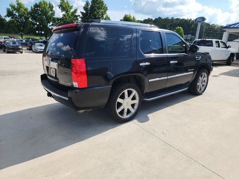 Used 2011 Cadillac Escalade Luxury AWD/4WD image 17