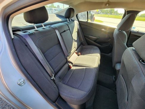 Used 2017 Chevrolet Cruze LT FWD image 19