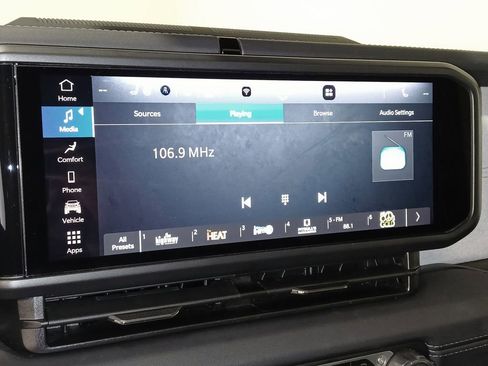 Used 2025 Jeep Wrangler Unlimited Sahara image 21