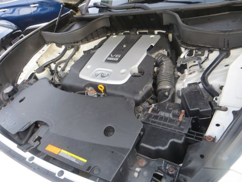 Used 2017 INFINITI QX70 Base AWD w/ Premium Package image 6