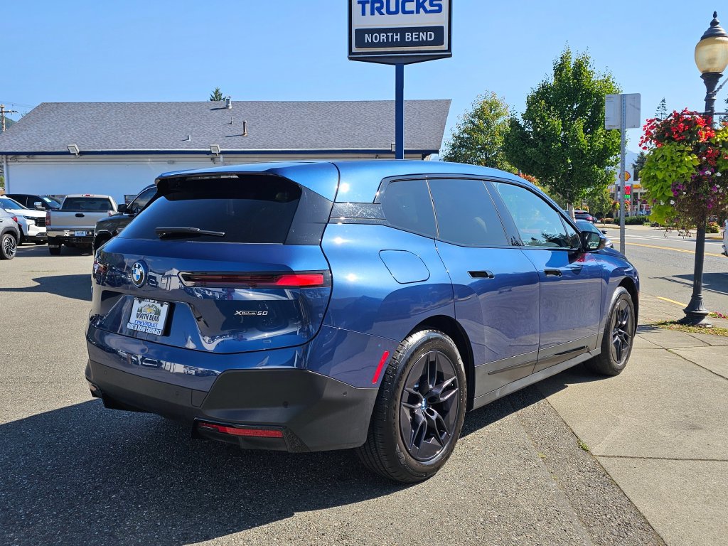 Used 2023 BMW iX xDrive50 w/ Premium Package AWD/4WD image 5