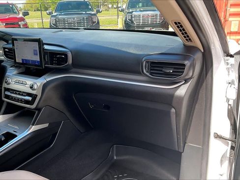 Used 2022 Ford Explorer XLT w/ Equipment Group 202A RWD image 30