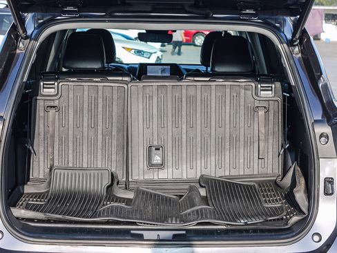 Used 2021 Toyota Highlander Limited image 26