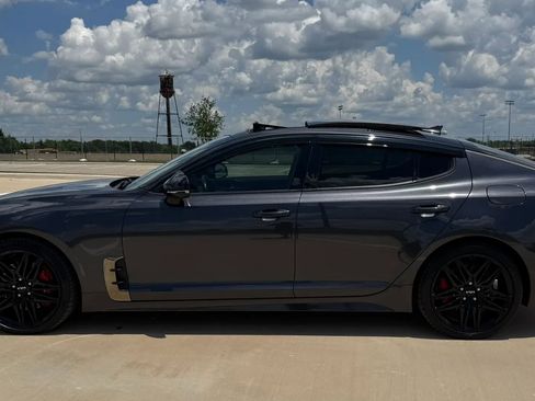 Used 2023 Kia Stinger GT2 RWD image 9