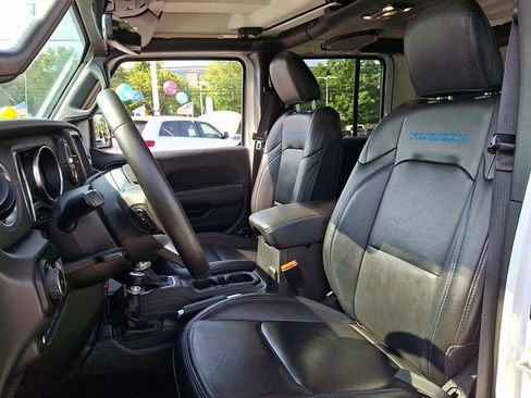 Used 2023 Jeep Wrangler Unlimited Rubicon 4xe w/ Cold Weather Group AWD/4WD image 13