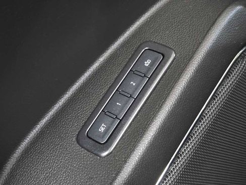 Used 2020 GMC Yukon Denali w/ Denali Premium Package image 25