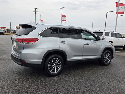 Used 2019 Toyota Highlander XLE image 16