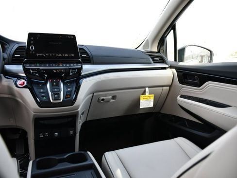 Used 2025 Honda Odyssey Touring image 23