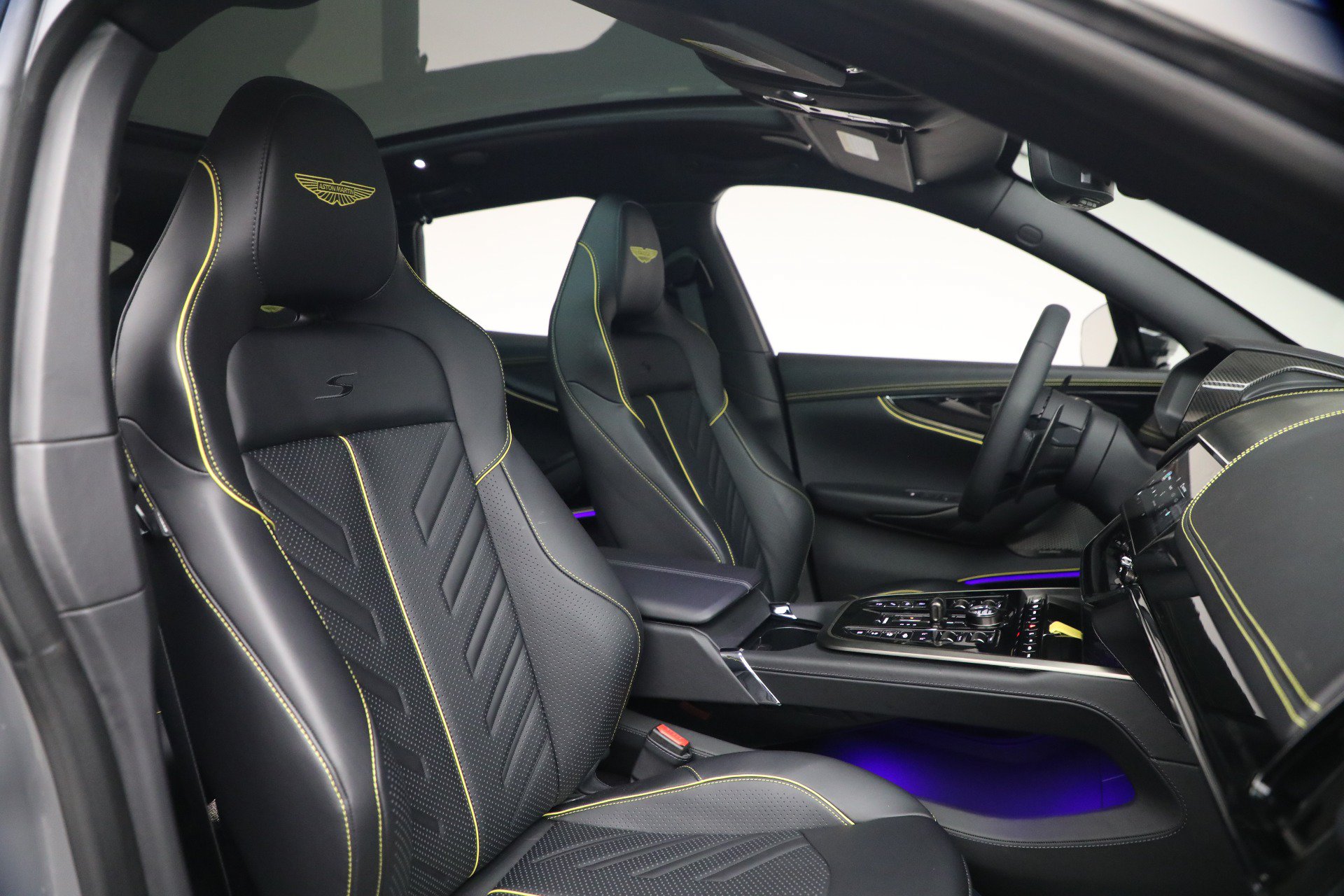 Used 2026 Aston Martin DBX S AWD/4WD image 23