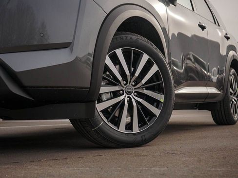 New 2025 Nissan Pathfinder Platinum image 6