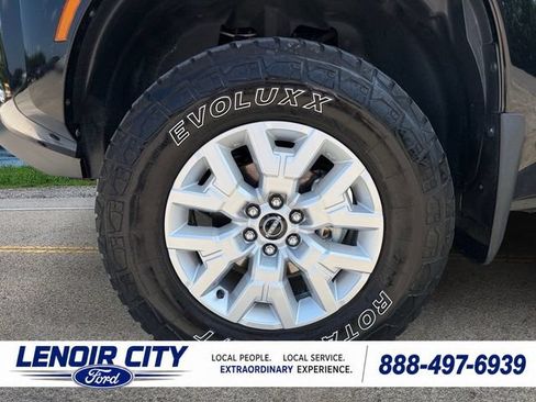 Used 2022 Nissan Frontier SV AWD/4WD image 9