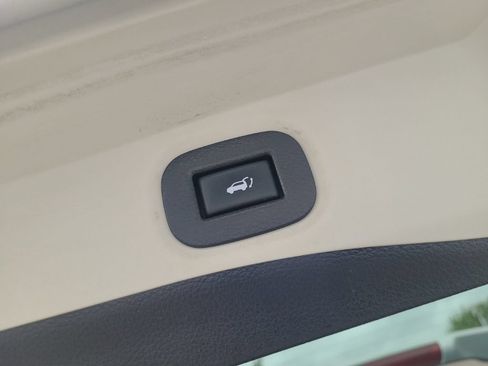 Used 2018 Nissan Rogue SV AWD/4WD image 28