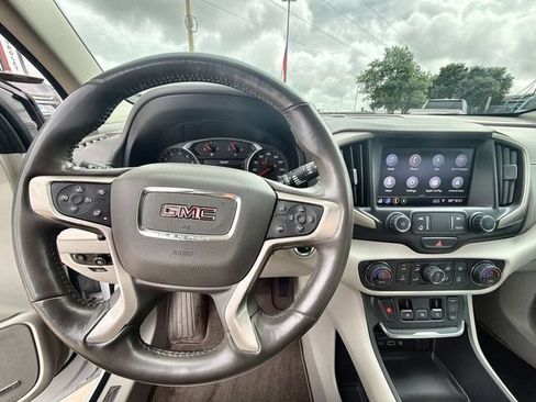 Used 2020 GMC Terrain Denali w/ Denali Premium Package FWD image 11