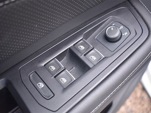 Used 2024 Volkswagen Atlas Cross Sport SE image 23