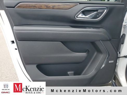 Used 2023 Chevrolet Suburban Premier image 24