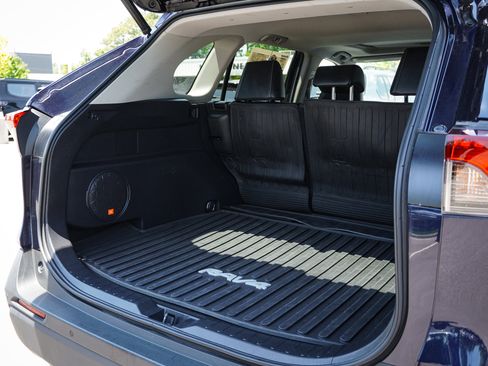 Used 2021 Toyota RAV4 XLE Premium AWD/4WD image 32