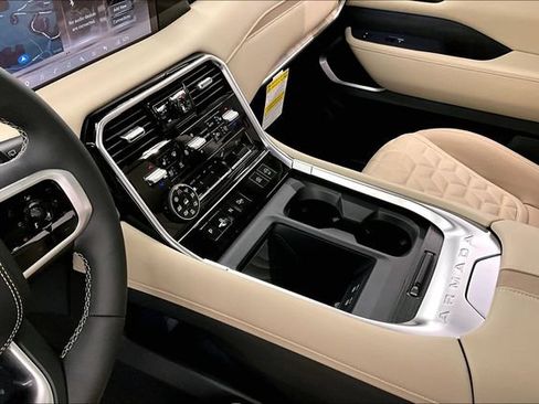 New 2026 Nissan Armada Platinum Reserve w/ Accent Package AWD/4WD image 9
