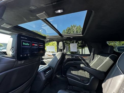 Used 2023 Cadillac Escalade Sport Platinum w/ LPO, ONYX Package AWD/4WD image 18