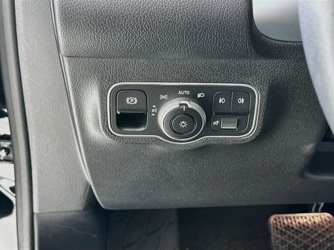 Certified 2024 Mercedes-Benz GLB 250 image 11
