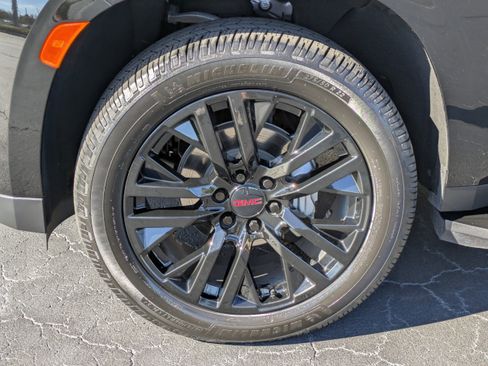 Used 2023 GMC Yukon SLT image 10