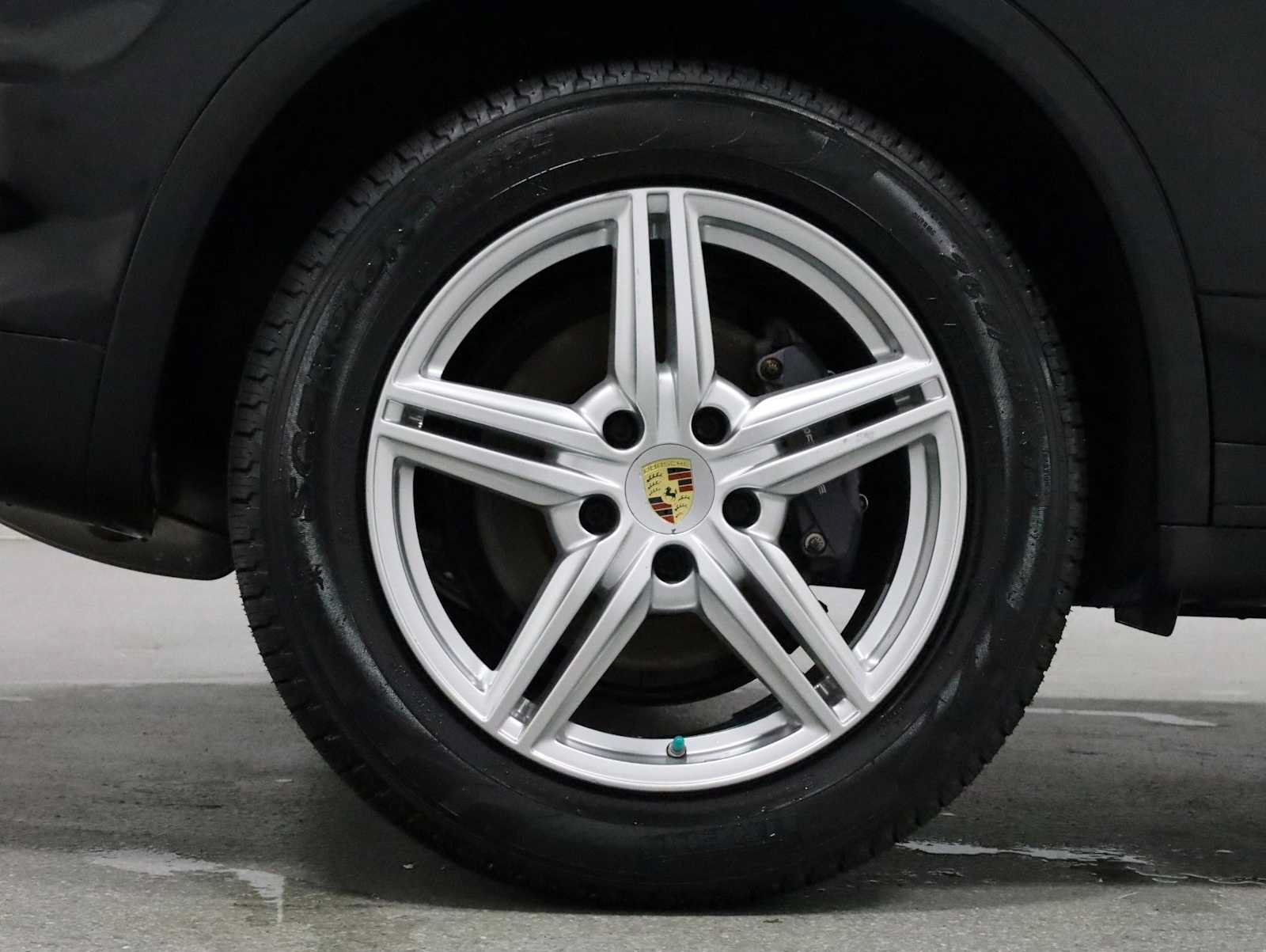 Used 2014 Porsche Cayenne Platinum Edition AWD/4WD image 40