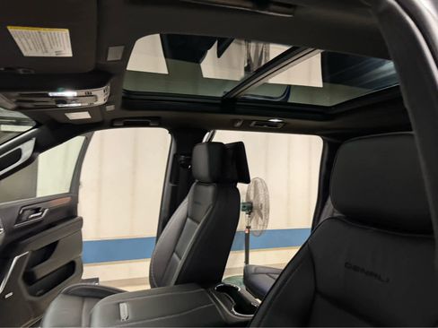 Certified 2025 GMC Yukon XL Denali w/ Denali Reserve Package image 18