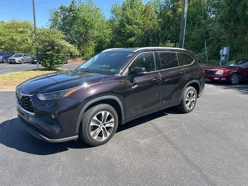 Used 2022 Toyota Highlander XLE image 7