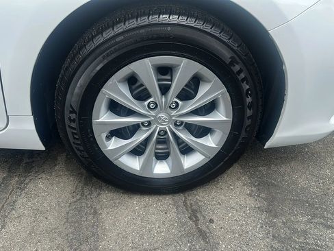 Used 2015 Toyota Camry LE image 17