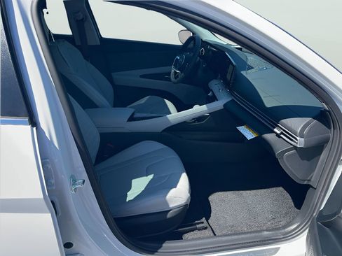 New 2026 Hyundai Elantra Limited FWD image 16