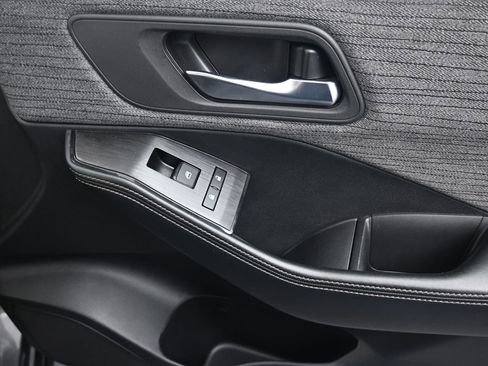 Used 2023 Nissan Rogue SV image 19