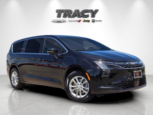 New 2027 Chrysler Pacifica Select w/ Family Tech Group AWD/4WD image 2