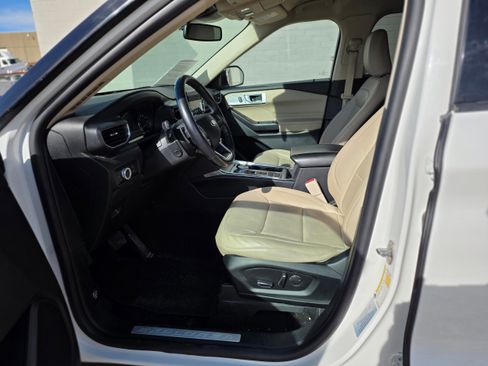 Used 2020 Ford Explorer Limited w/ Class III Trailer Tow Package image 13