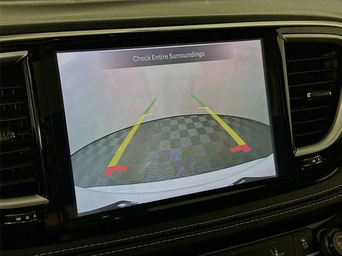 Used 2025 Chrysler Pacifica Limited FWD image 6