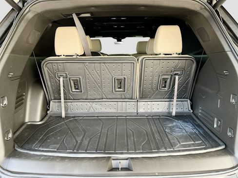 Used 2023 Chevrolet Traverse Premier w/ LPO, Floor Liner Package AWD/4WD image 29