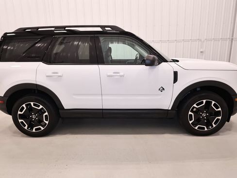 Certified 2022 Ford Bronco Sport Outer Banks w/ Tech Package AWD/4WD image 2