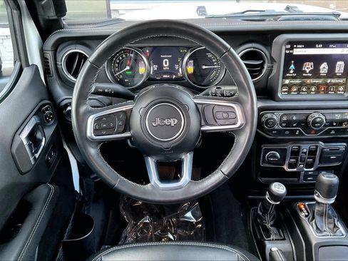 Used 2023 Jeep Wrangler Unlimited Sahara w/ Cold Weather Group AWD/4WD image 8