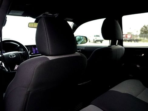 Used 2021 Toyota Tacoma TRD Off-Road image 32