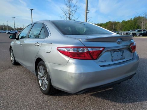 Used 2017 Toyota Camry SE image 4