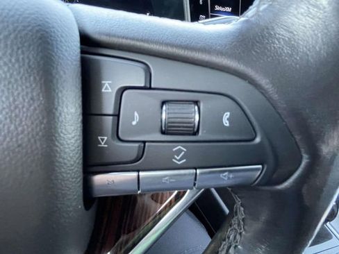 Used 2022 Cadillac Escalade Premium Luxury AWD/4WD image 25