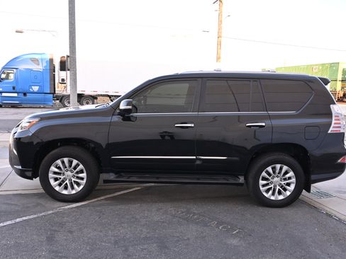 Used 2017 Lexus GX 460 Premium w/ Premium Package AWD/4WD image 4