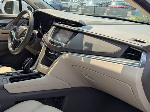 Used 2020 Cadillac XT5 Premium Luxury AWD/4WD image 27