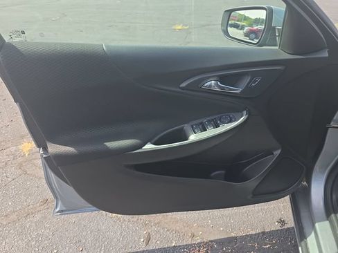 Used 2025 Chevrolet Malibu LT FWD image 12