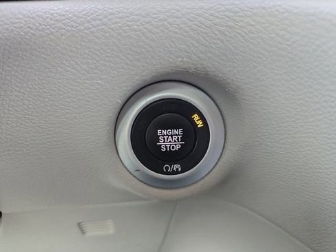 Used 2022 Chrysler Pacifica Touring-L FWD image 30